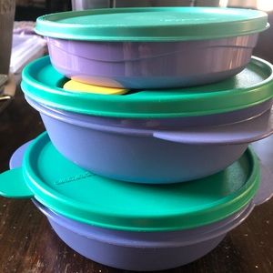 Tupperware 3 bowls with lids